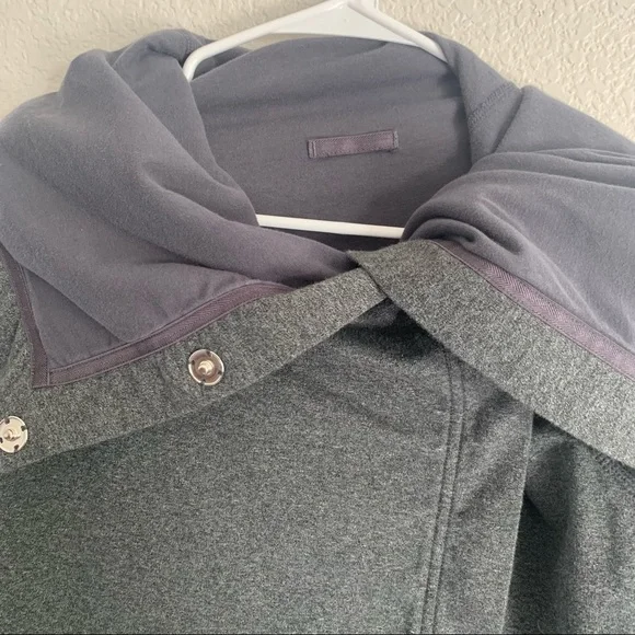 Lululemon heather gray cocoon wrap button jacket 6 - Picture 3 of 6